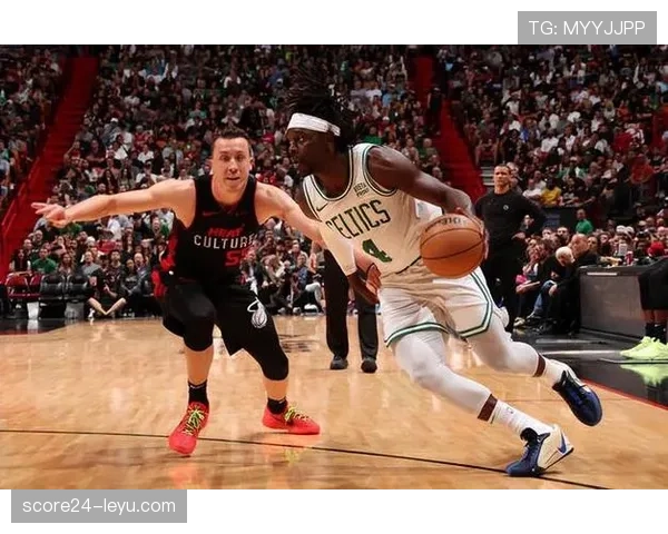 福登展现惊人盘带技巧,持续助力球队进攻表现亮眼 福登展现惊人盘带技巧,持续助力球队进攻表现亮眼