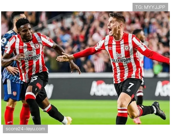 英超球迷热议焦点战：激情对决与争议判罚引广泛讨论