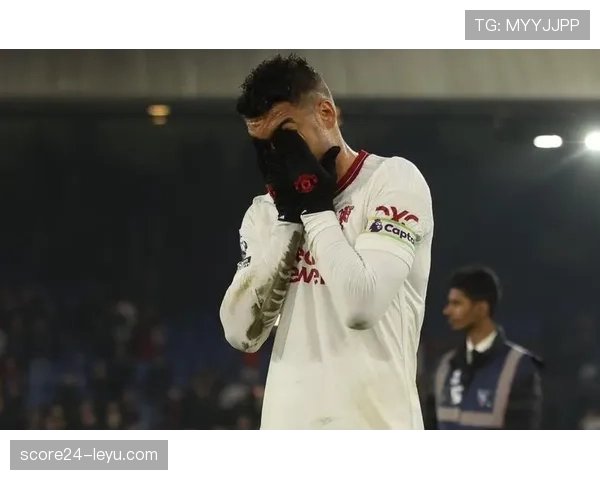 曼联的“文化癌变”：滕哈格铁腕下的切尔西式内耗危机