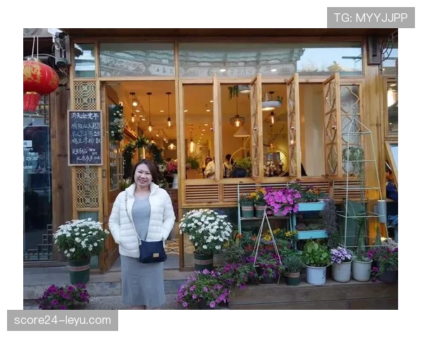蒋林静这生活节奏，简直不是打球的节拍，像明星有餐厅有派对的那种感觉啊！