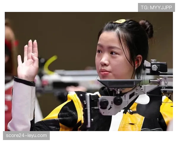 杨倩训练完顺手买了个包，这届奥运冠军的消费观有点看不懂